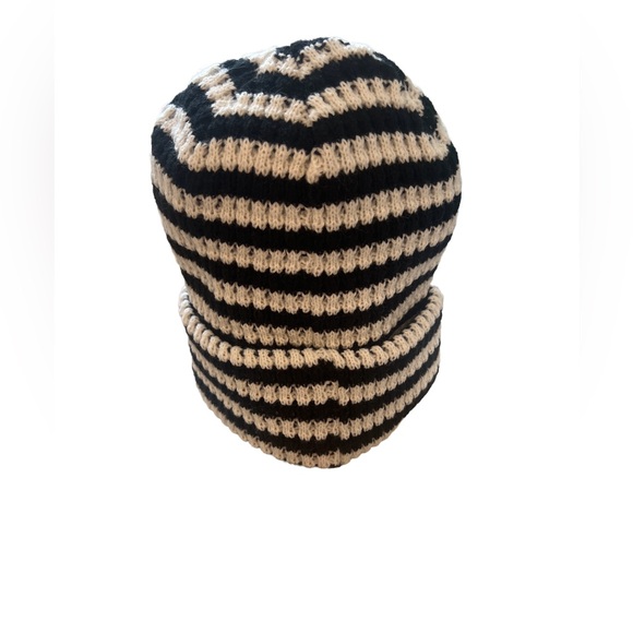 FREE PEOPLE Movement
Black & White Striped Beanie
C8652 - Picture 2 of 6